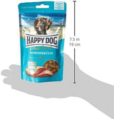 Happy Dog Meat Snack Nordseeküste in Hand mit 19 cm Höhe, ideal für anspruchsvolle Hunde.